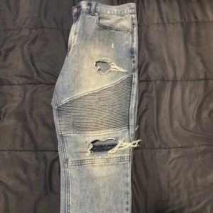 Men’s Ripped Stacked/Skinny Jeans